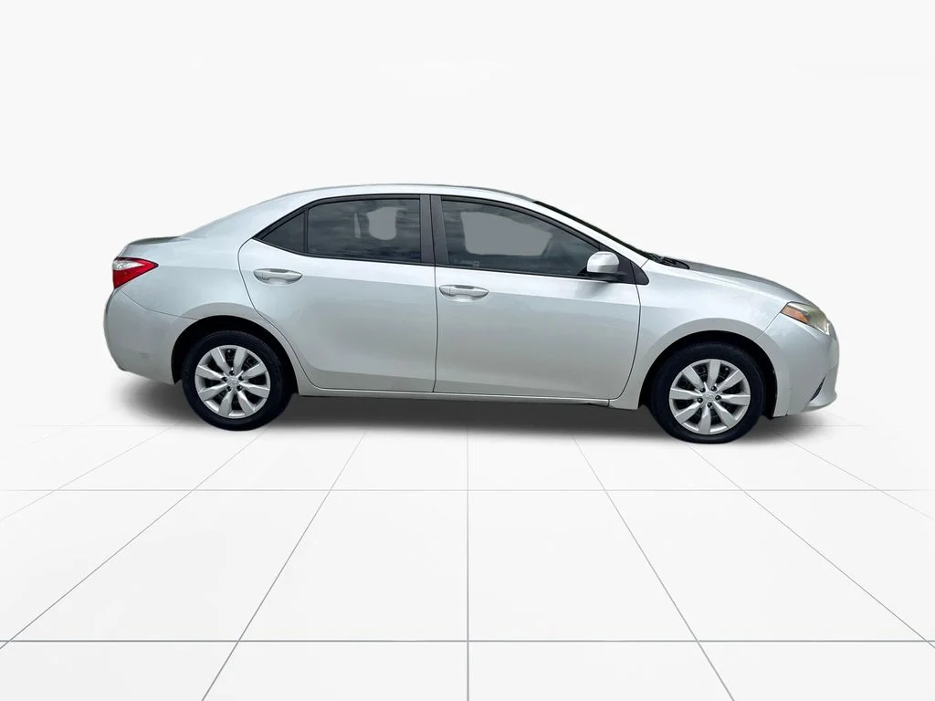 Used 2016 Classic Silver Metallic Toyota LE image 9