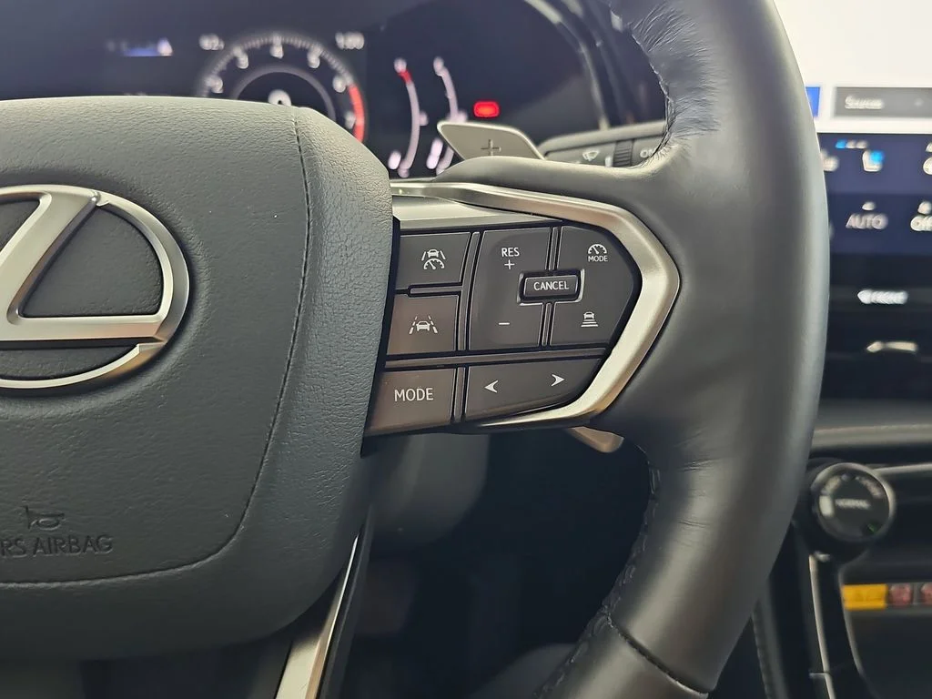 Used 2025 White Lexus 350 Premium image 16