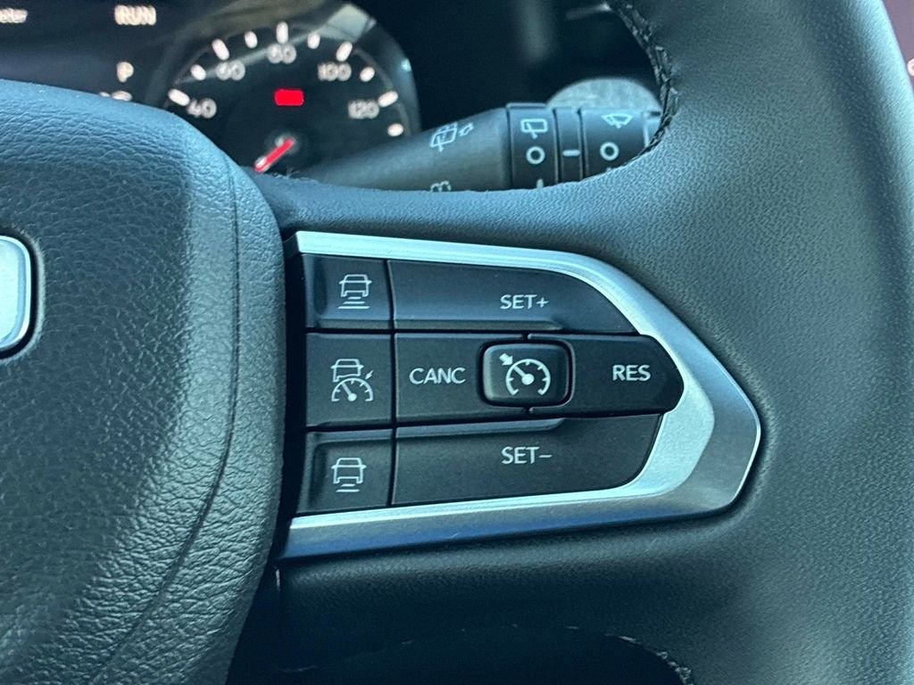 Used 2023 Gray Jeep Latitude Lux image 25