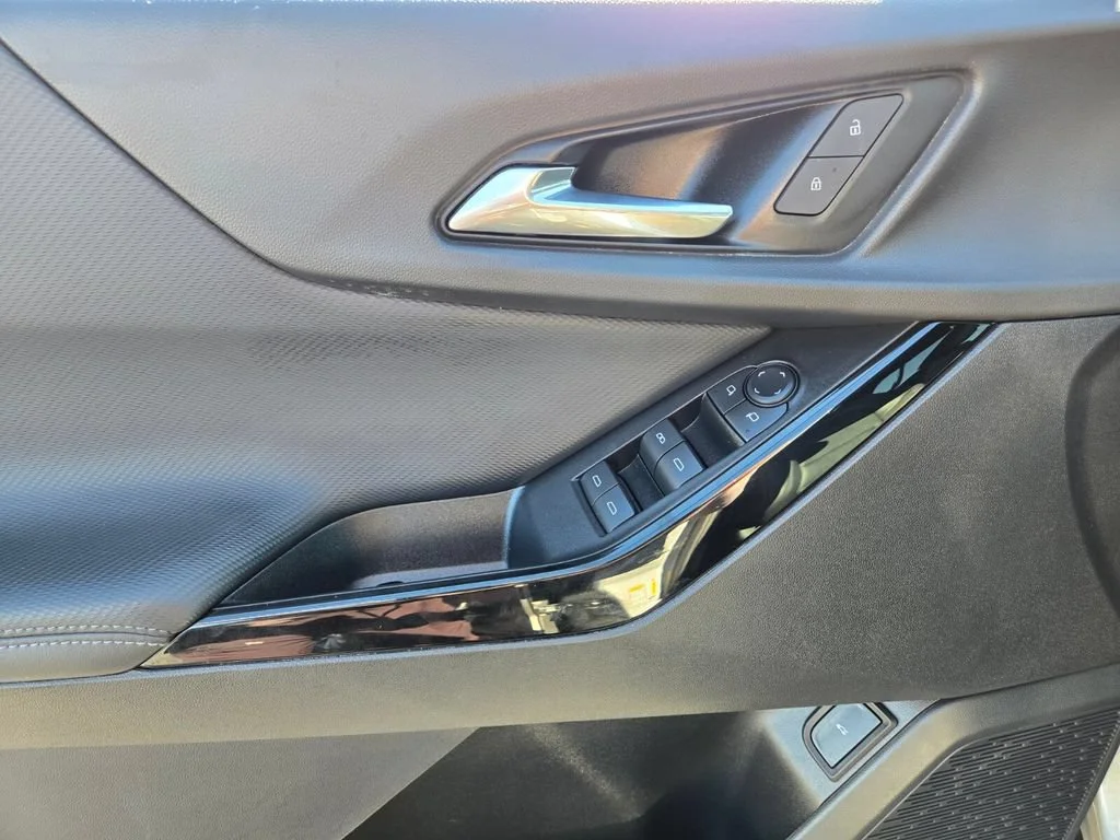 Used 2025 Sterling Gray Metallic Chevrolet LT image 17