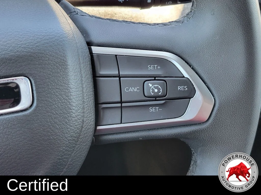 Used 2024 White Jeep Latitude image 29