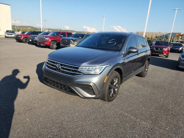 Used 2022 Gray Volkswagen 2.0T SE image 3