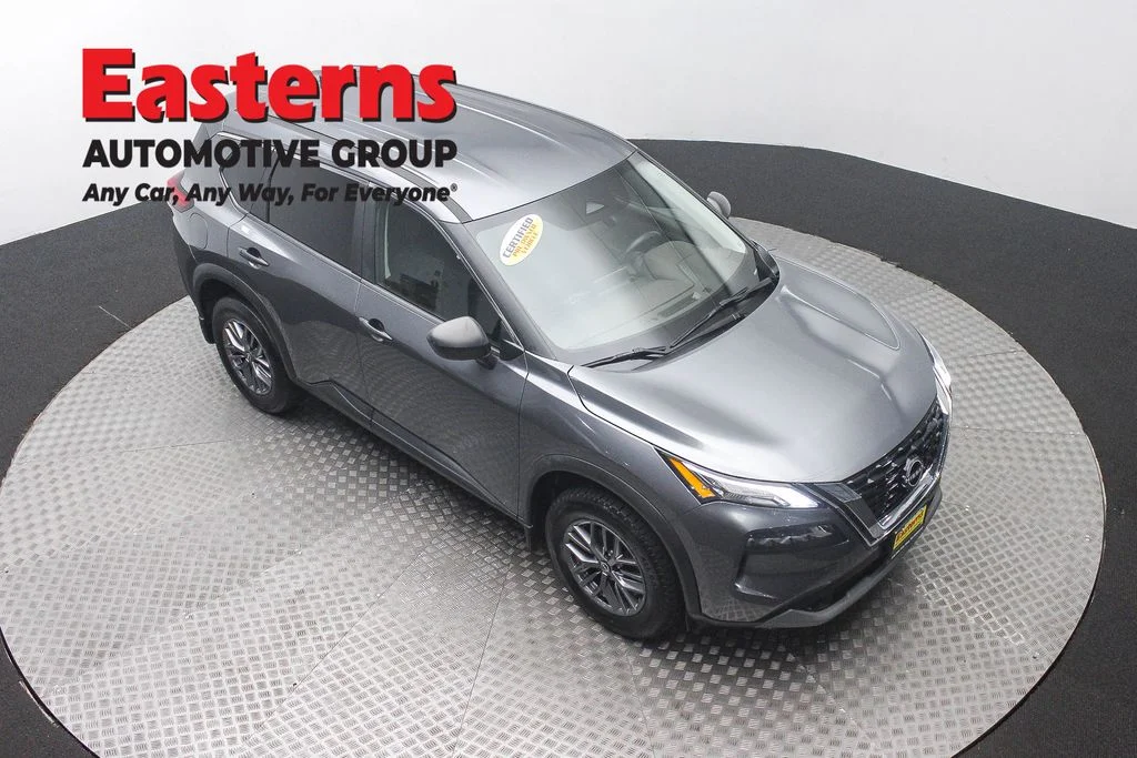 Used 2023 Gray Nissan S image 3