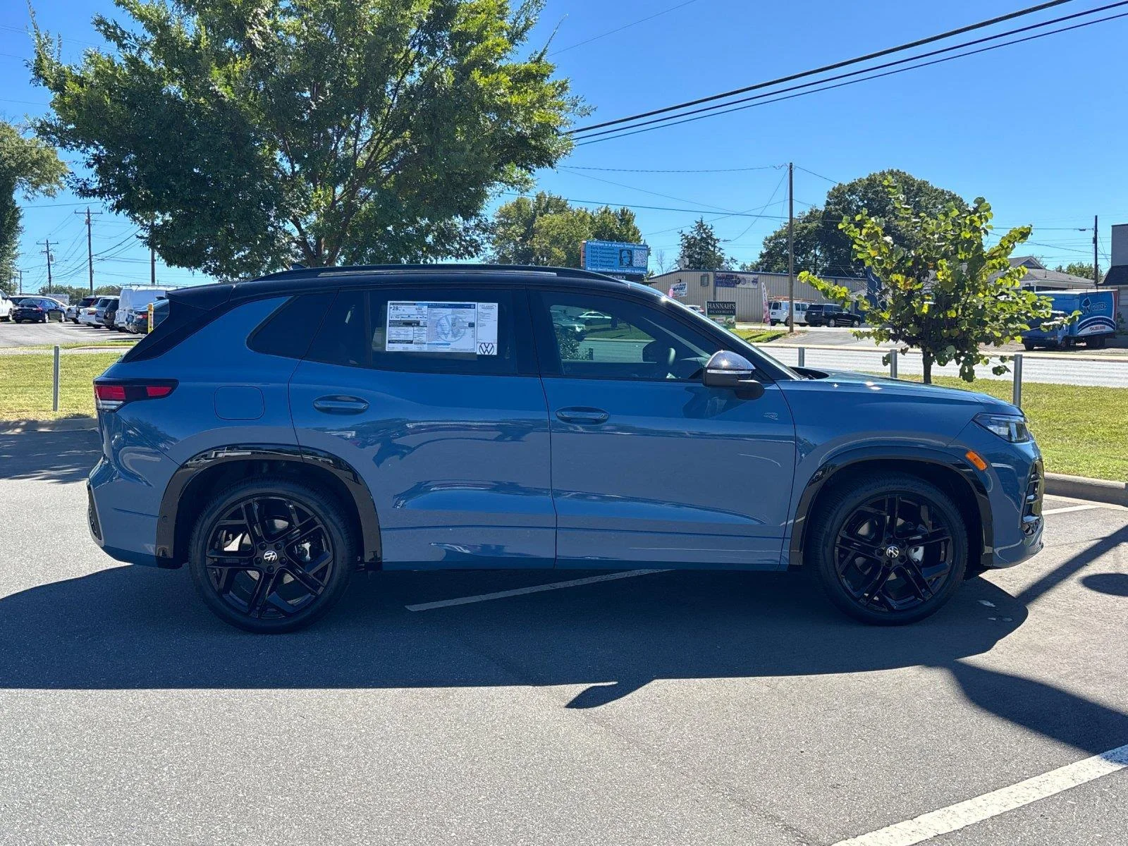 New 2026 Monterey Blue w/Deep Black Roof Volkswagen SE R-Line Black image 6