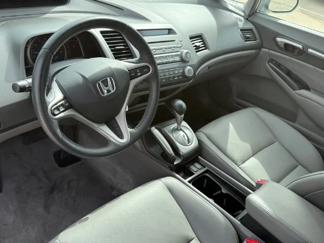 Used 2009 Alabaster Silver Metallic Honda EX-L image 10