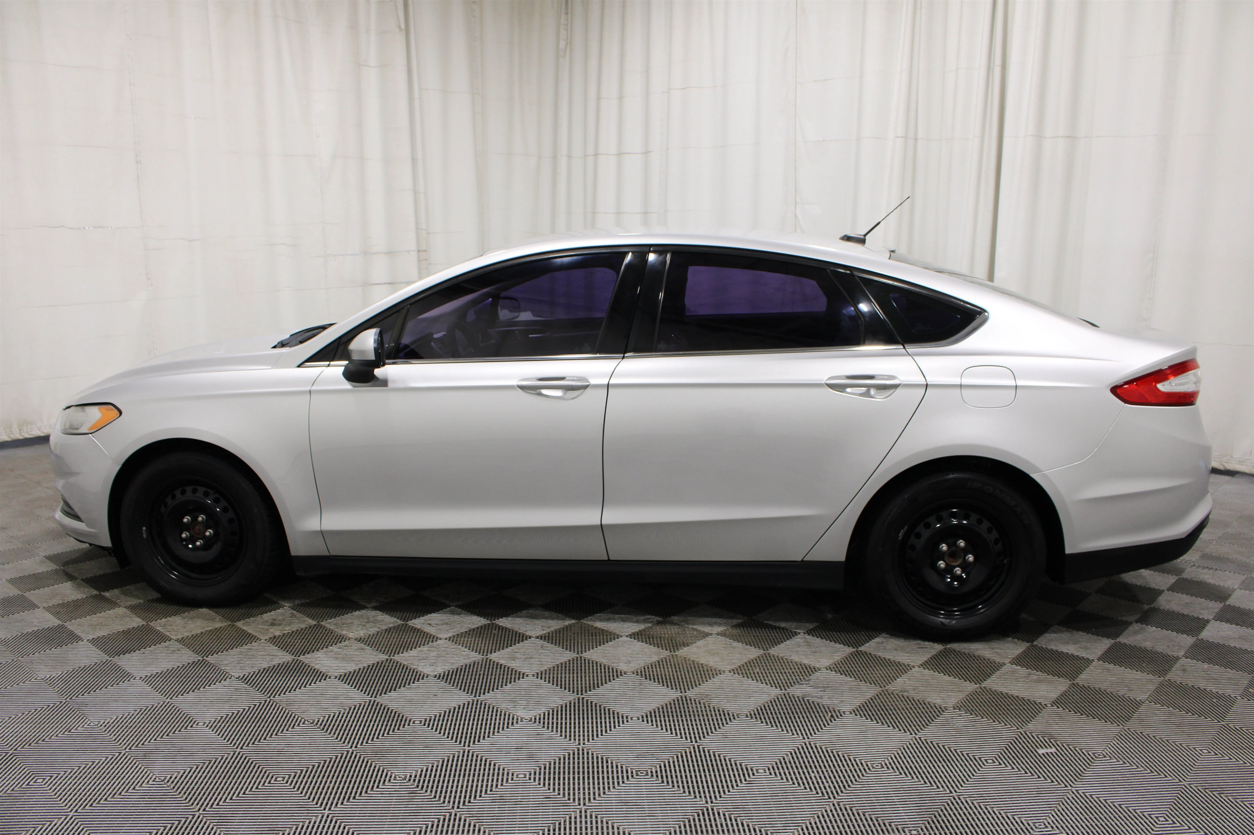 Used 2014 Silver Ford S image 27