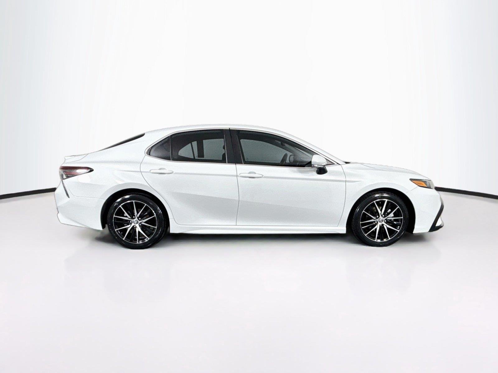 Used 2022 Ice Edge Toyota SE image 9