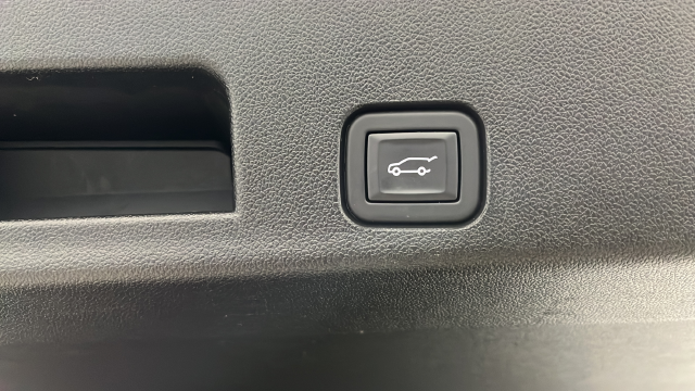 Used 2024 Summit White Chevrolet Z71 image 30