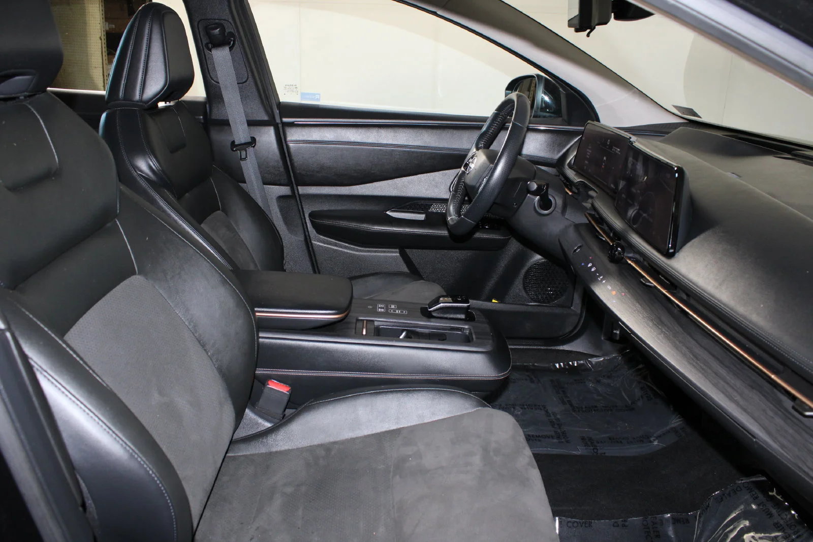 Used 2023 Black Nissan EVOLVE+ image 18