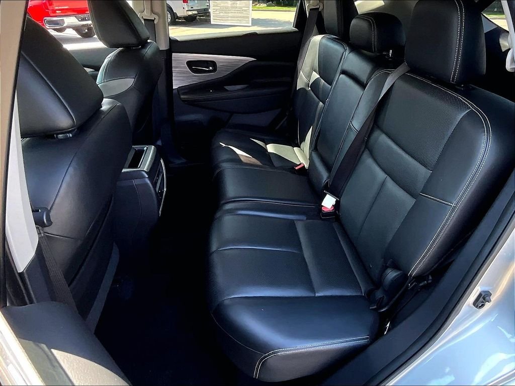 Used 2017 Silver Nissan SL image 15