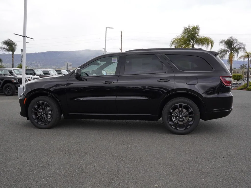 New 2026 Diamond Black Clear-Coat Exterior Paint Dodge GT image 6