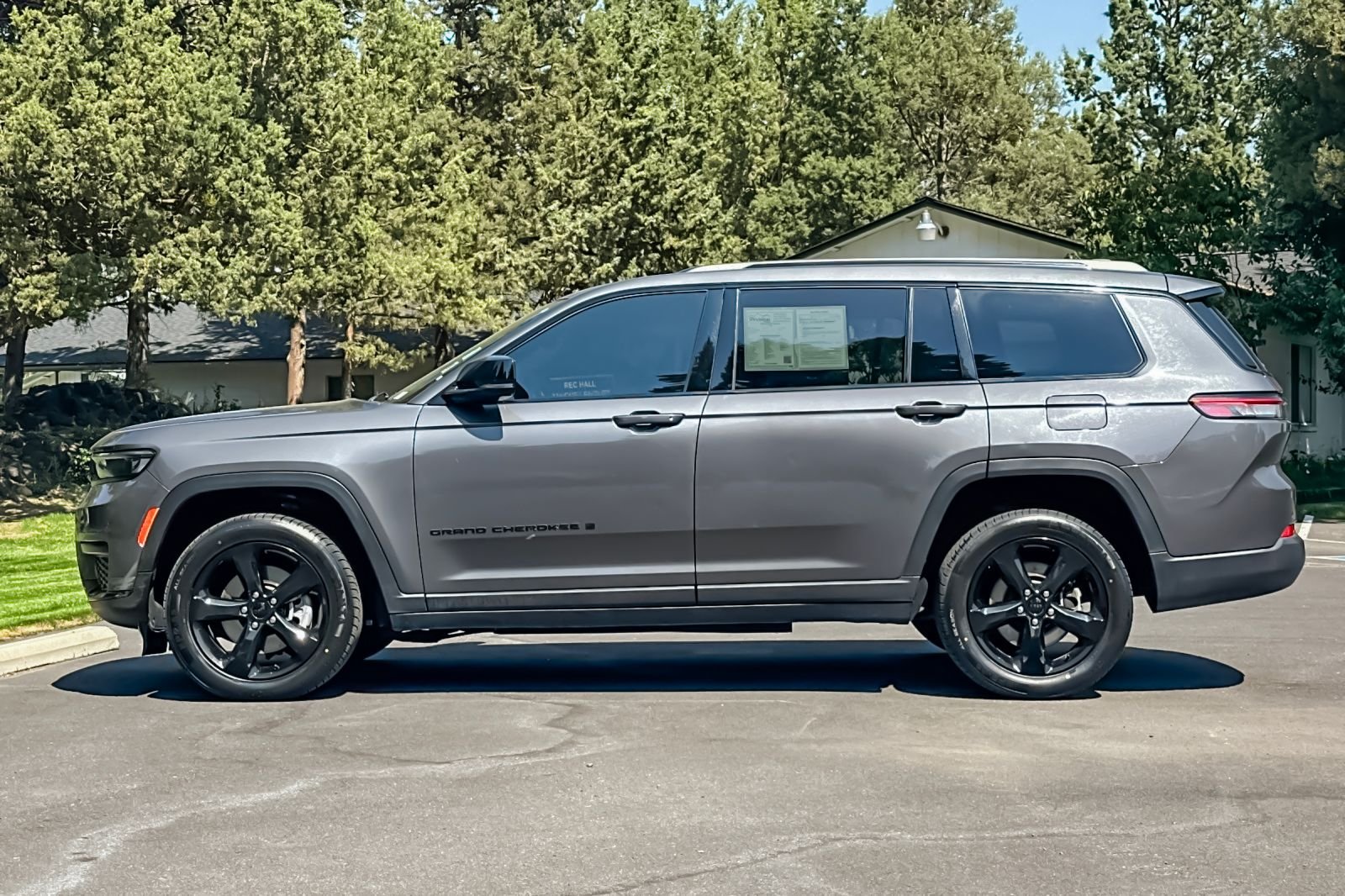 Used 2023 Gray Jeep Altitude image 8