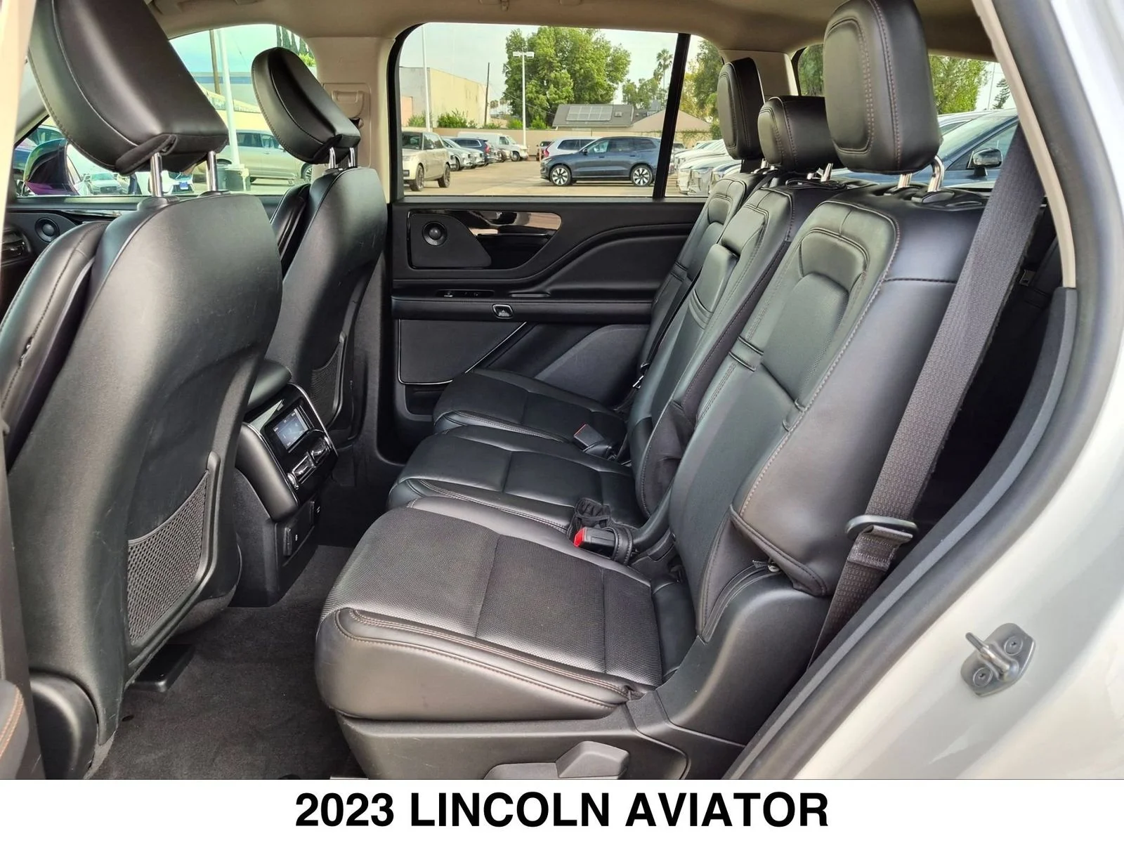 Used 2023 White Lincoln Reserve image 24