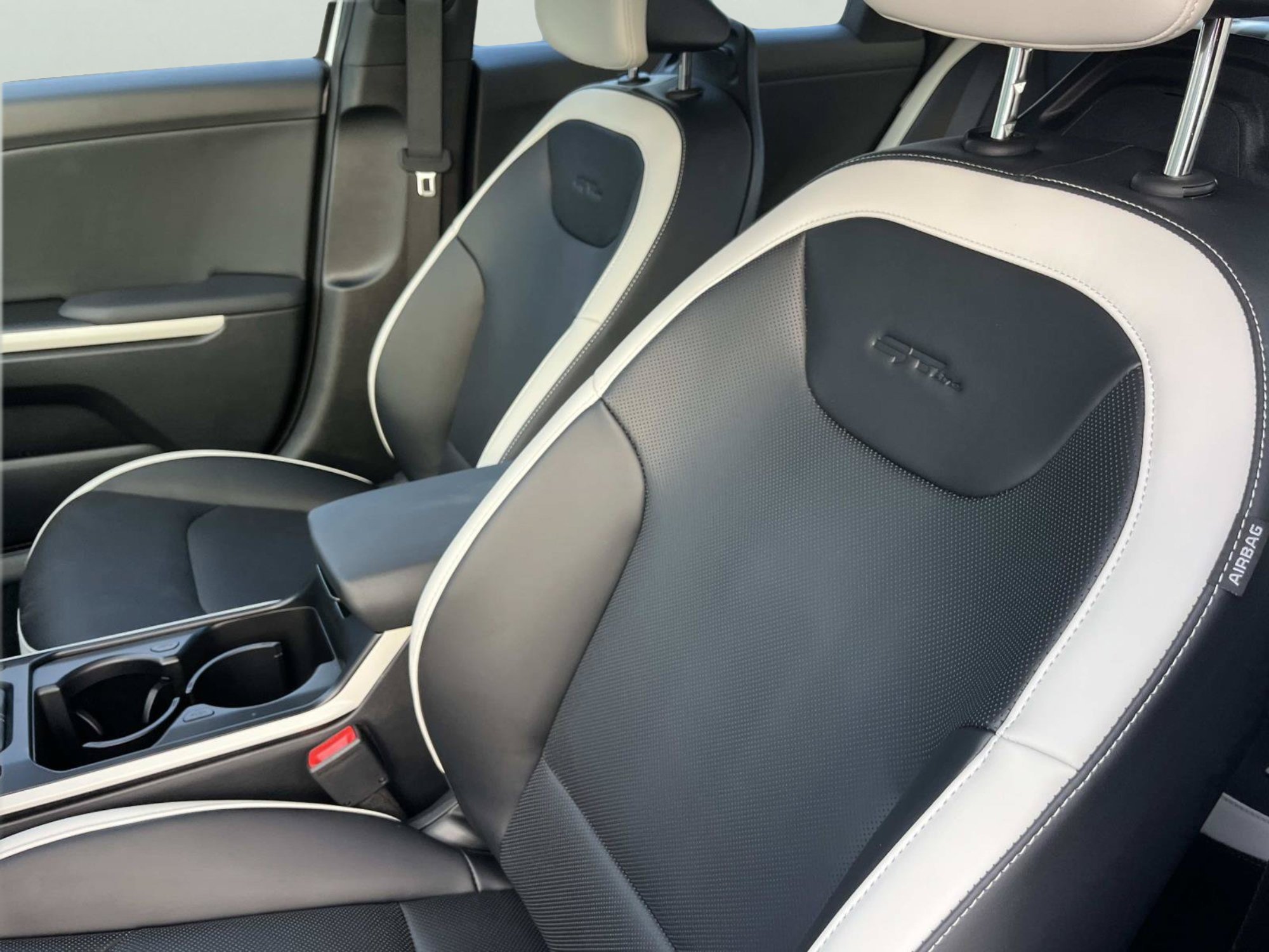 New 2026 Snow White Pearl Kia GT-Line image 21