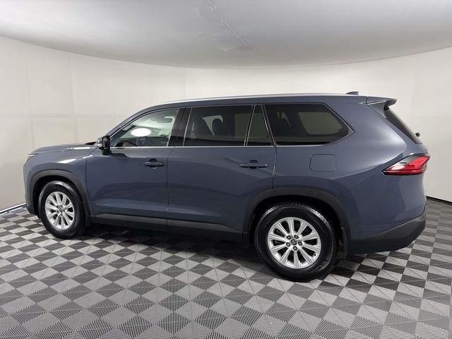 Used 2024 White Toyota XLE image 7