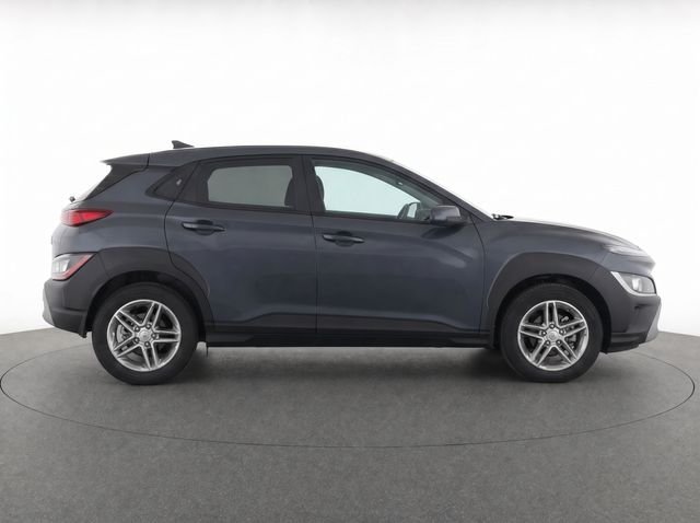 Used 2022 Gray Hyundai SE image 4
