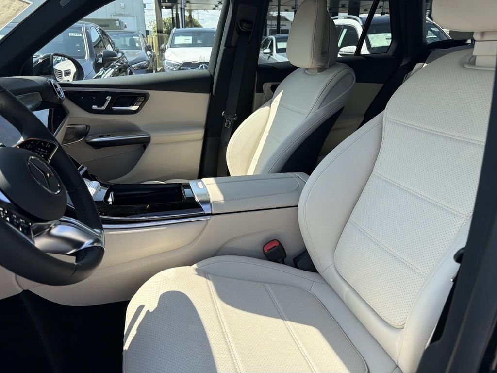 New 2027 Black Mercedes-Benz GLC 300 image 9