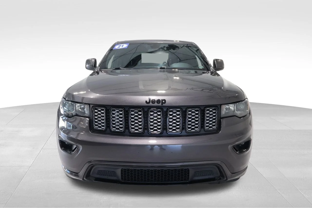 Used 2021 Gray Jeep Laredo X image 5