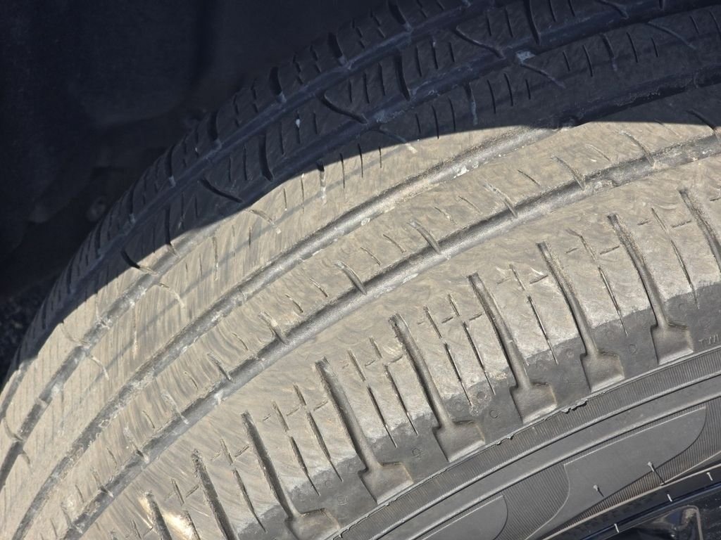 Used 2024 Silver Jeep Limited image 11