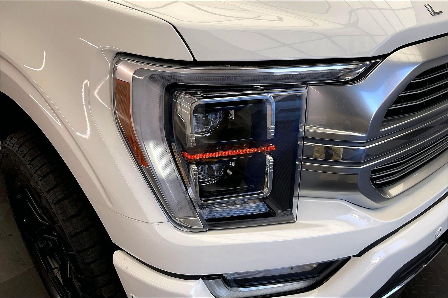 Used 2021 White Ford Limited image 28