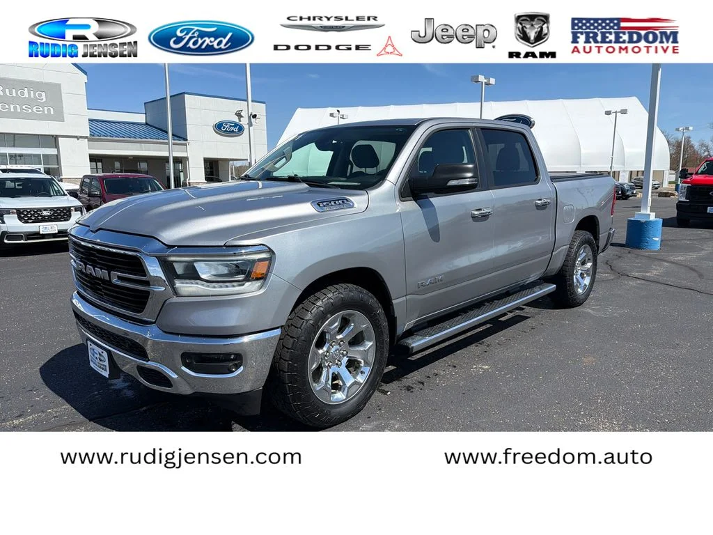 2020 RAM 1500 Big Horn/Lone Star 4x4 Crew Cab 5'7's photo