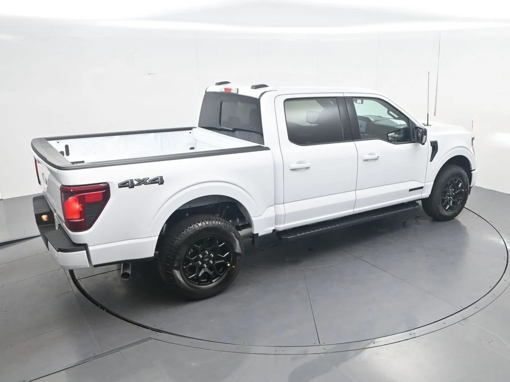 New 2026 Oxford White Ford XLT image 39