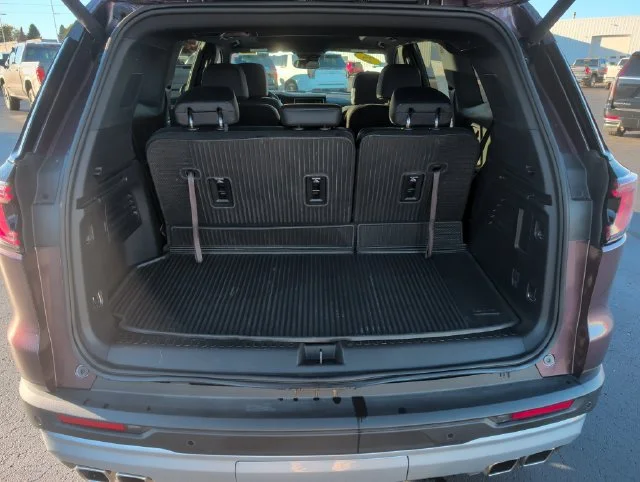 Used 2025 Crystal Metallic GMC Elevation image 28