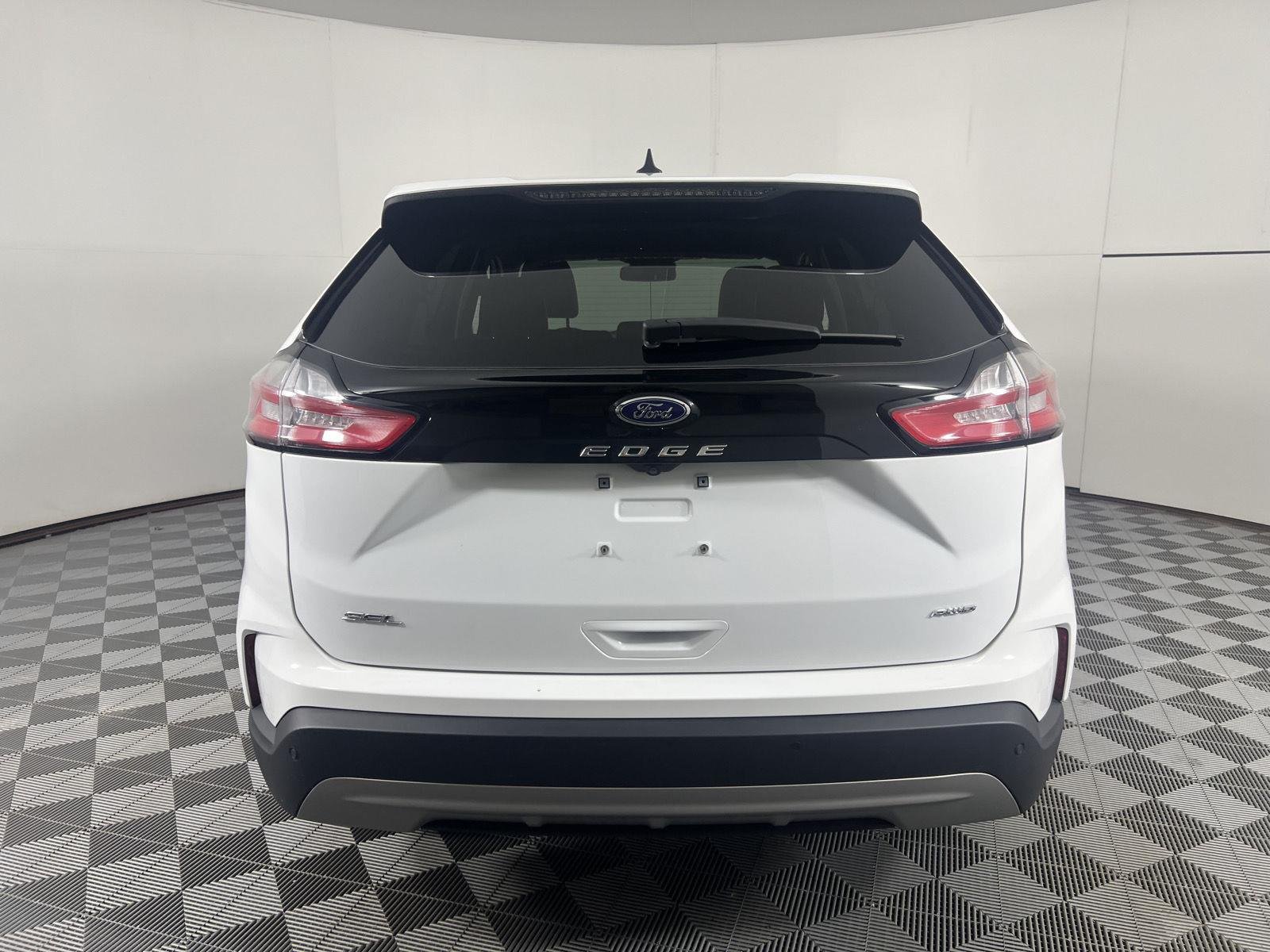 Used 2023 Oxford White Ford SEL image 9