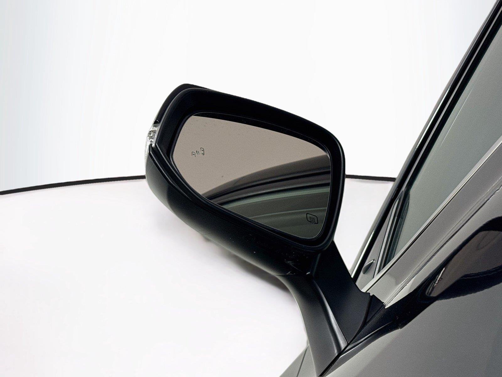 Used 2022 Midnight Black Metallic Toyota XLE image 5