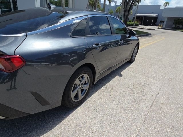 Used 2022 Gray Kia LXS image 4