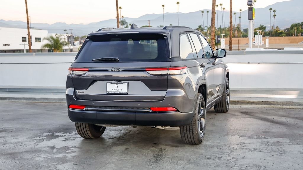 New 2025 Baltic Gray Metallic Clearcoat Jeep Altitude image 9