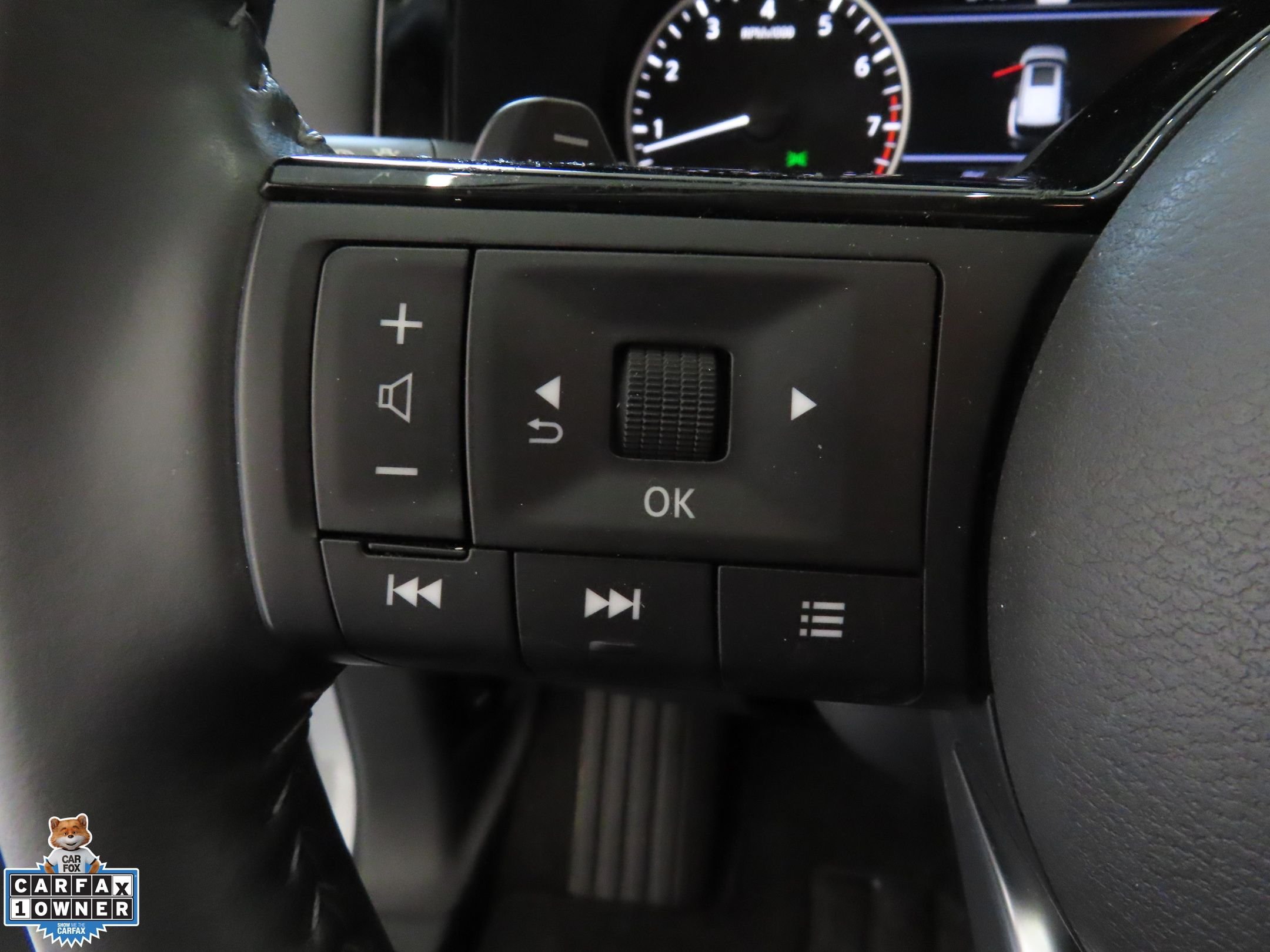 Used 2025 Silver Nissan SL image 14