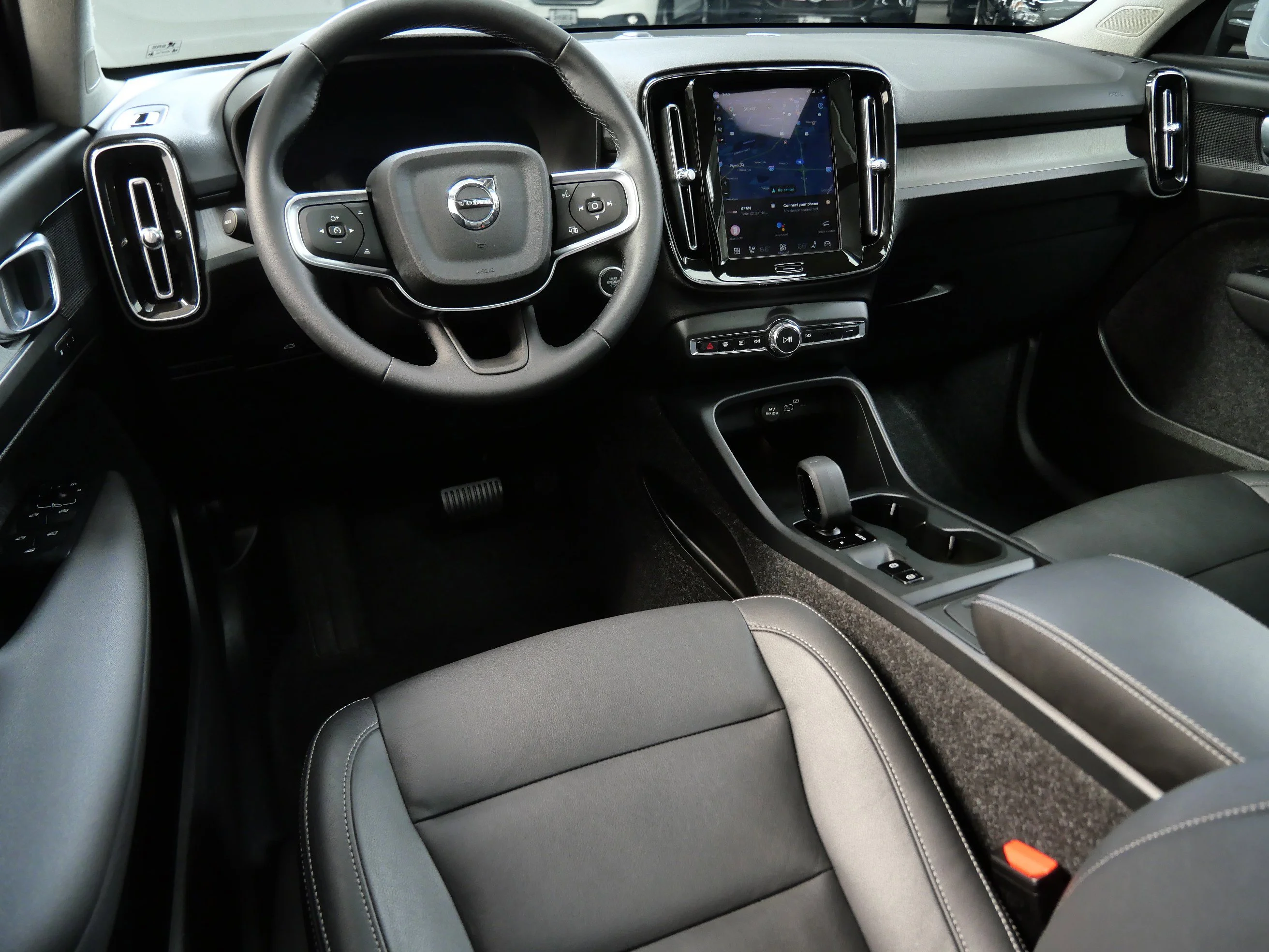 Used 2025 Volvo XC40 Core with VIN YV4L12UJXS2564168 for sale in Minnetonka, Minnesota