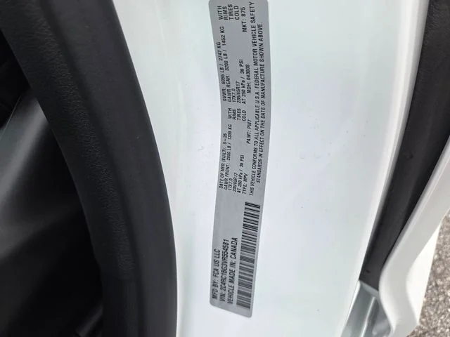 New 2027 Bright White Clear-Coat Exterior Paint Chrysler Select image 19