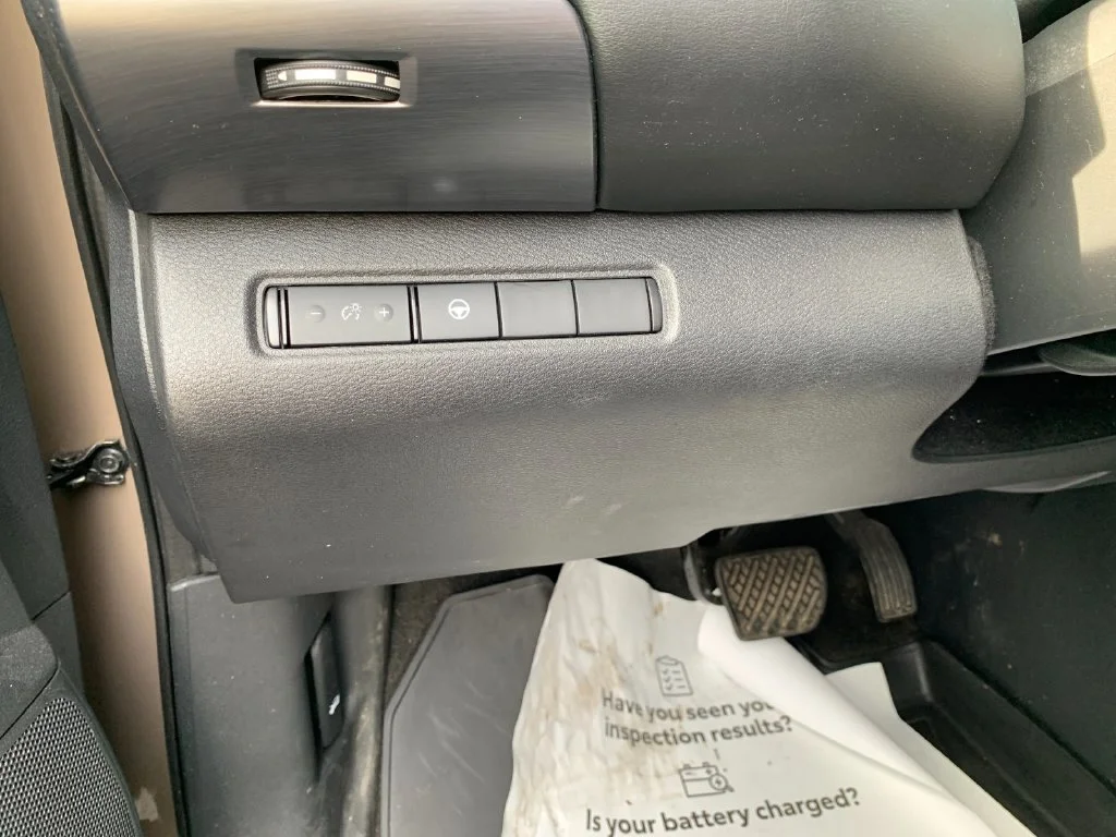 Used 2024  Nissan Rock Creek image 32