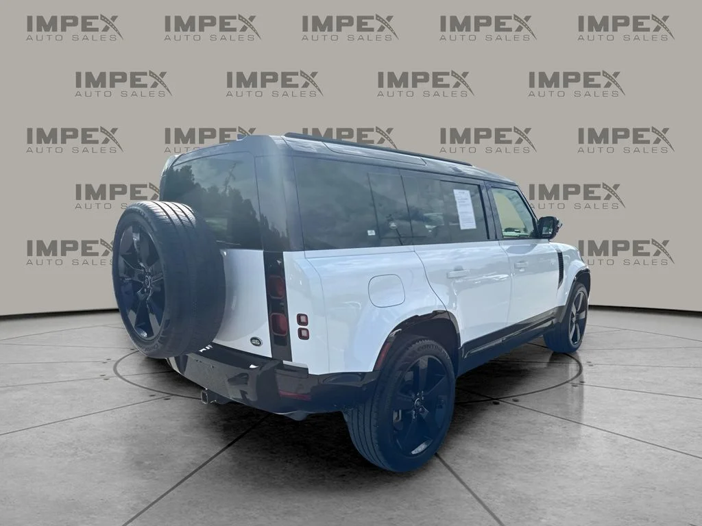 Used 2023 White Land Rover X-Dynamic SE image 3