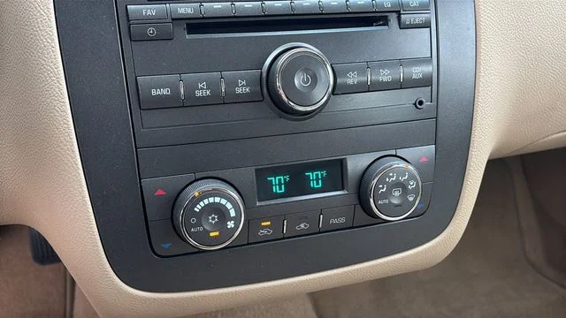 Used 2011 White Buick CXL image 29