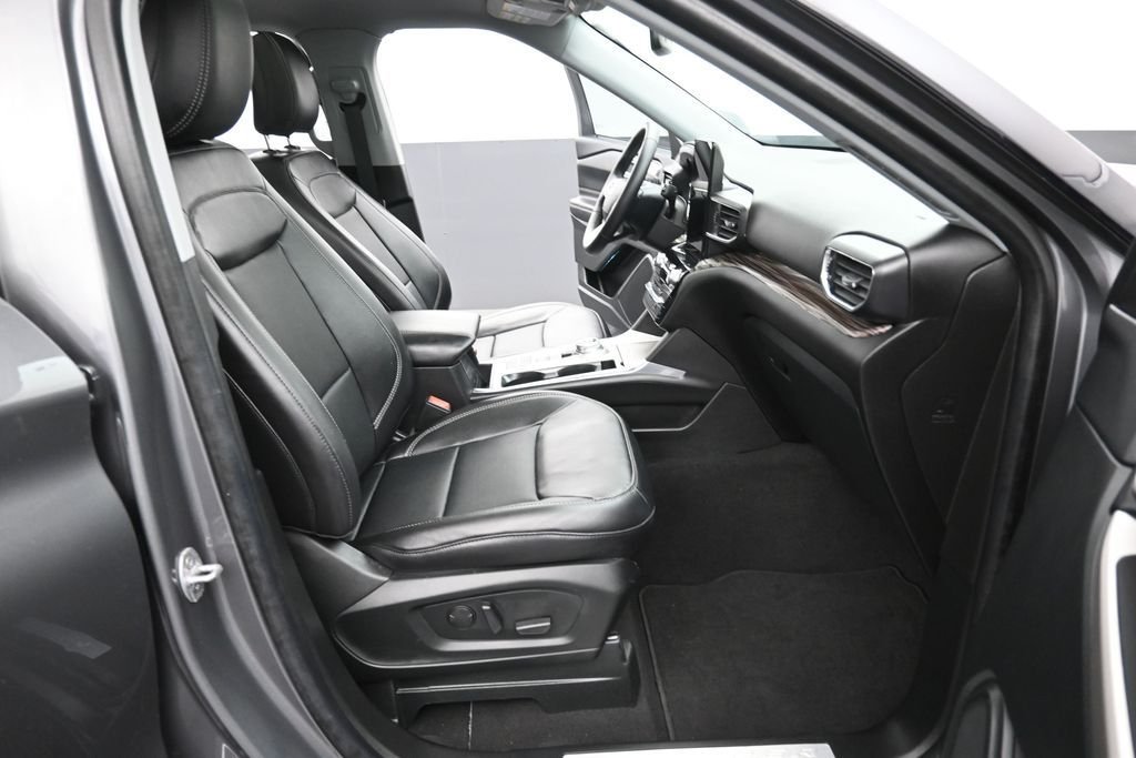 Used 2023 Gray Ford Limited image 16