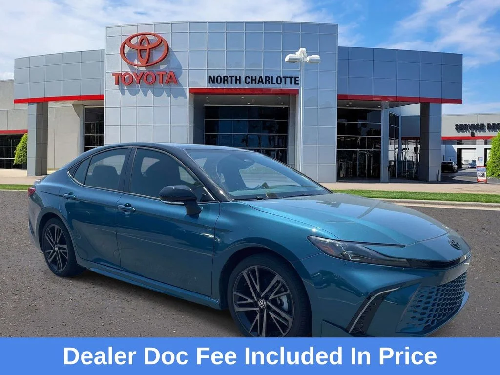 2025 Toyota Camry XSE Hybrid's photo