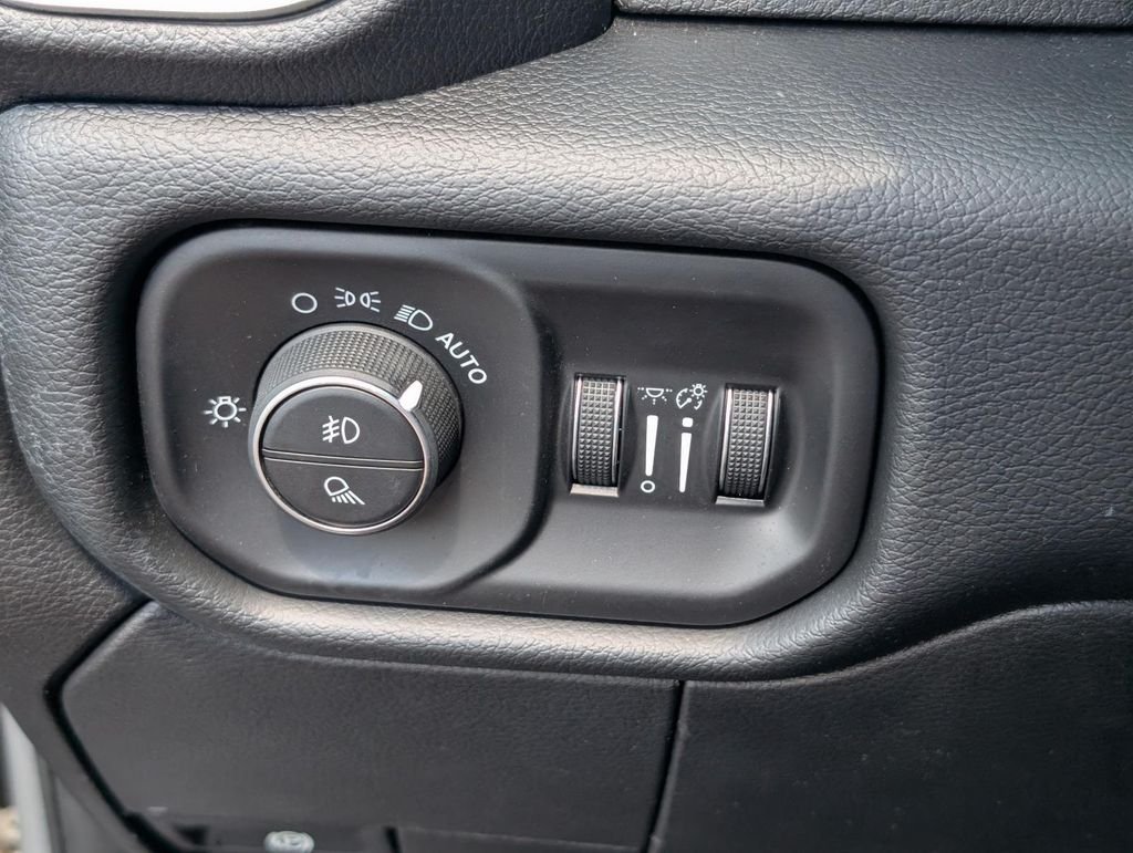 Used 2019 Silver Ram Big Horn image 19
