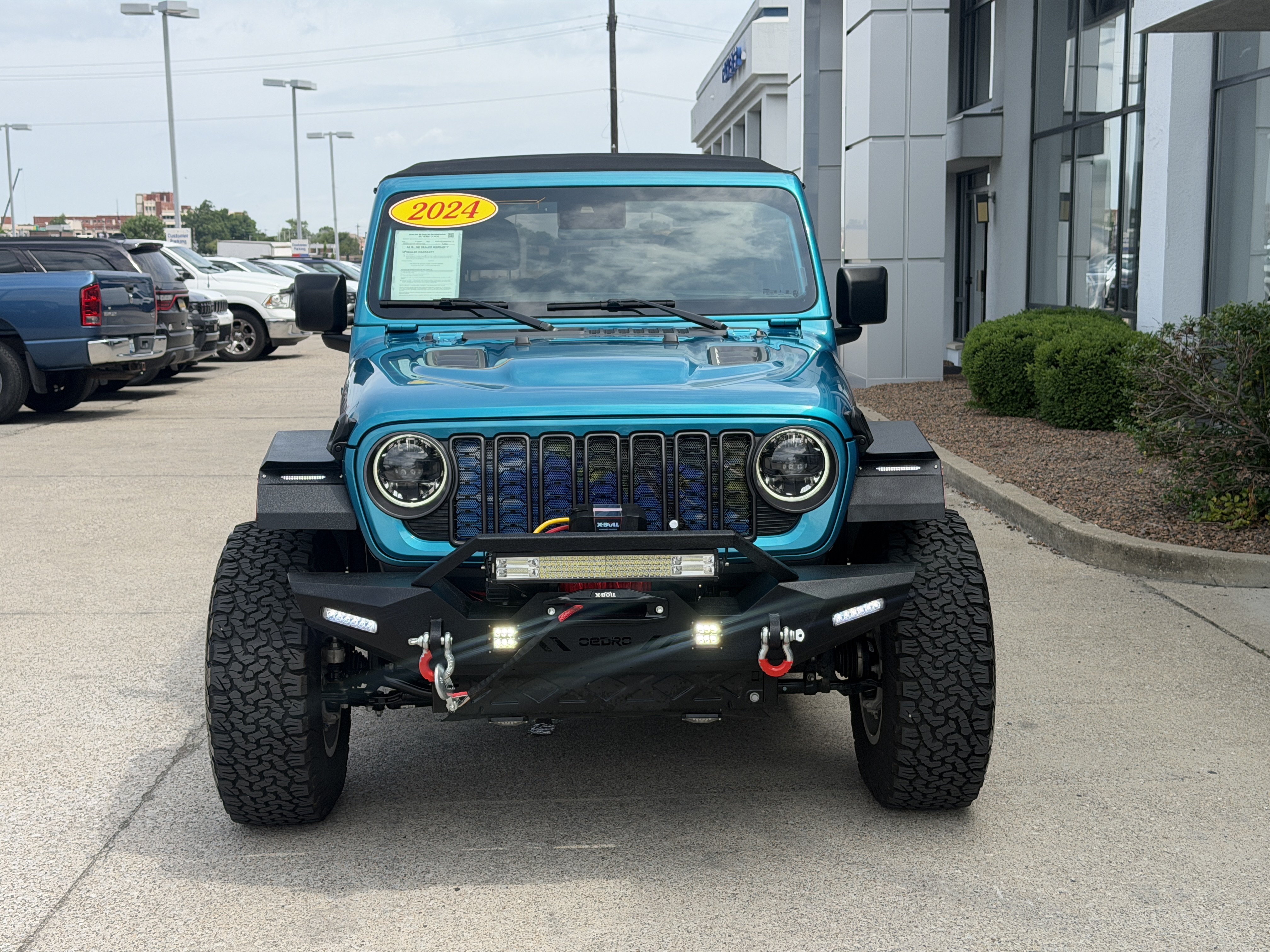 Used 2024 Bikini Pearl Coat Jeep Rubicon image 20