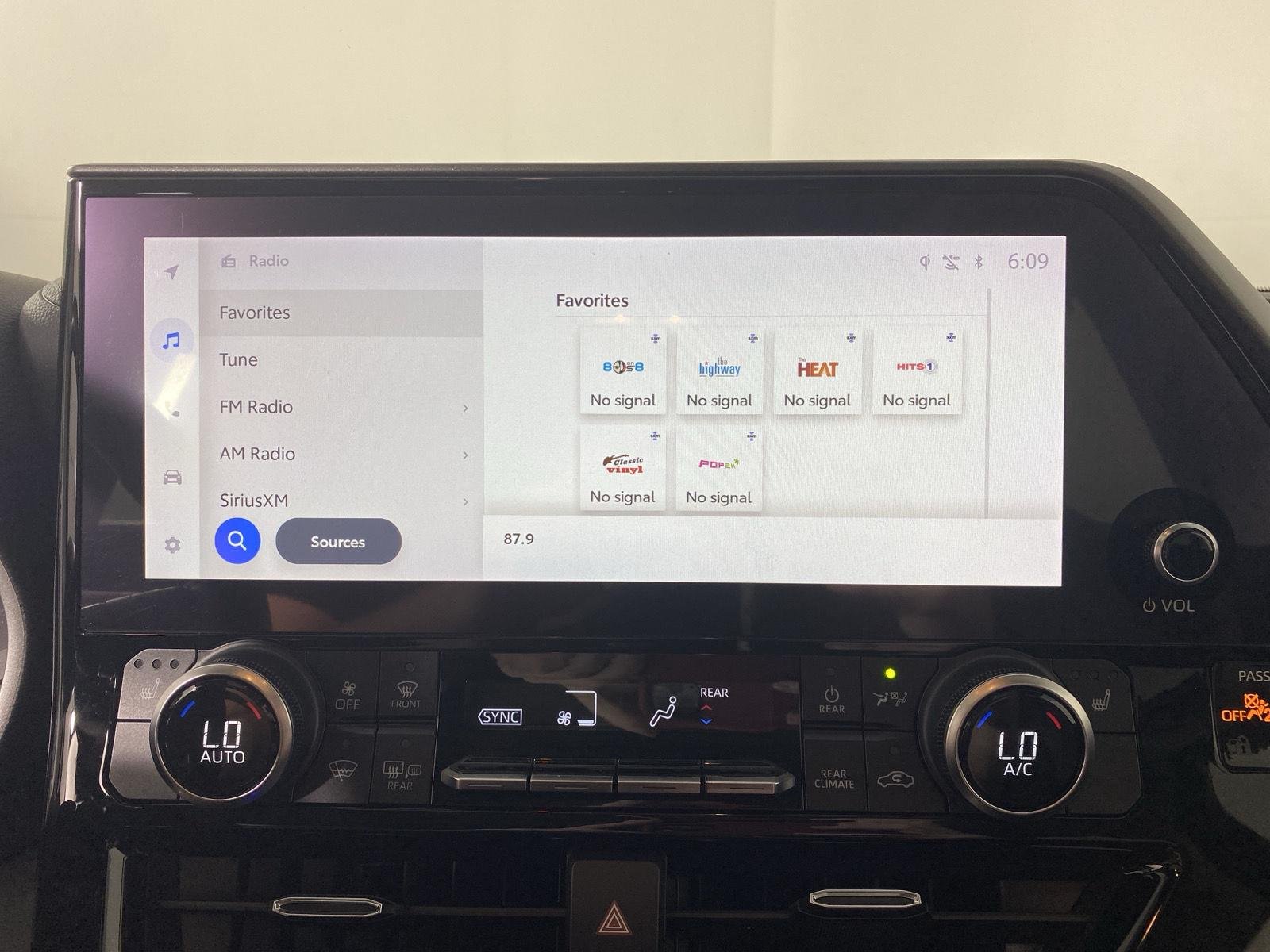 Used 2023 Wind Chill Pearl Toyota XLE image 6