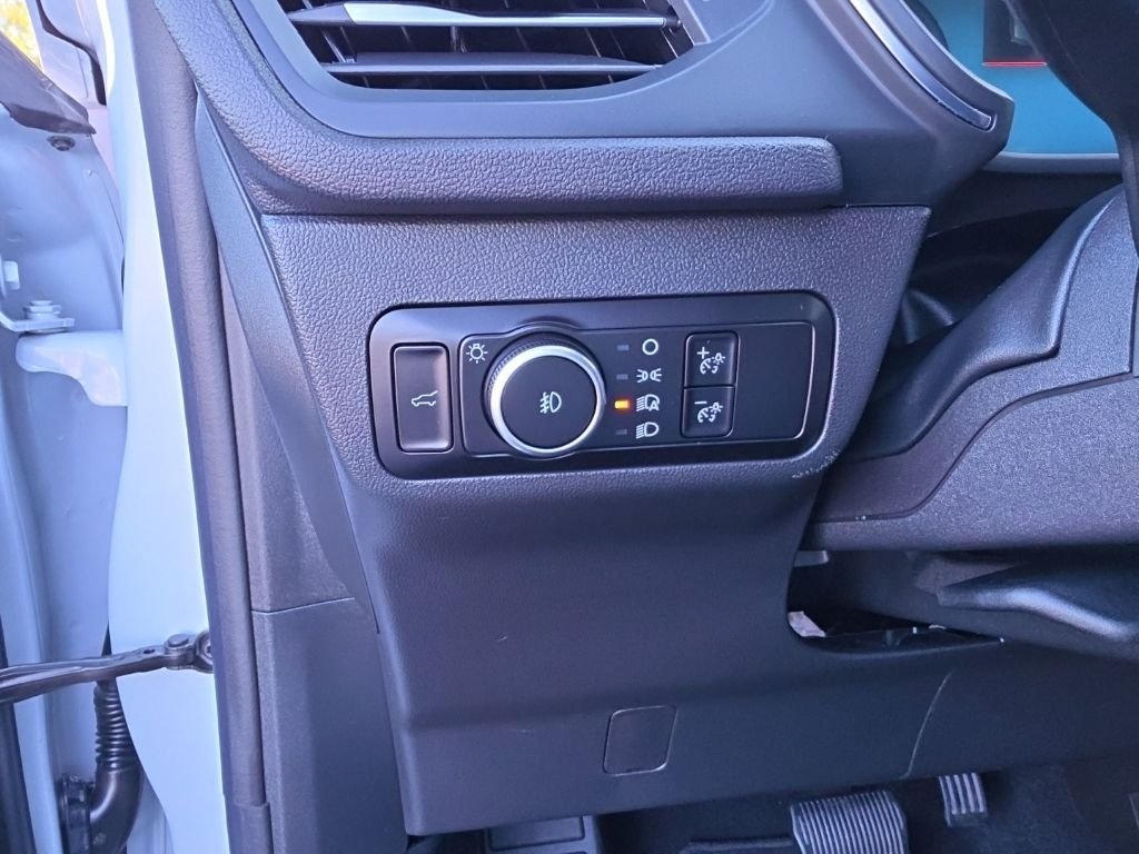 Used 2025 Silver Ford Platinum image 21