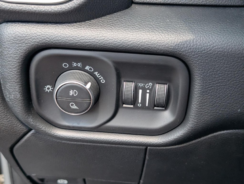 Used 2019 Silver Ram Big Horn image 19