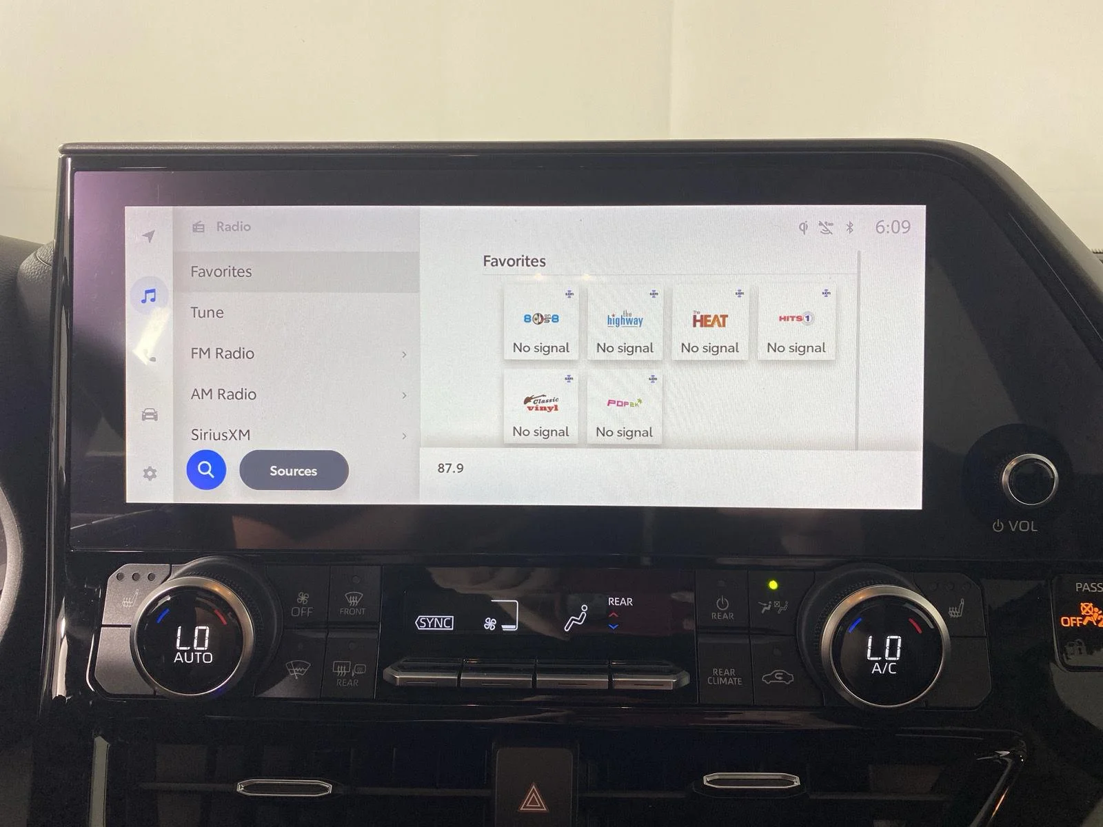 Used 2023 Wind Chill Pearl Toyota XLE image 6