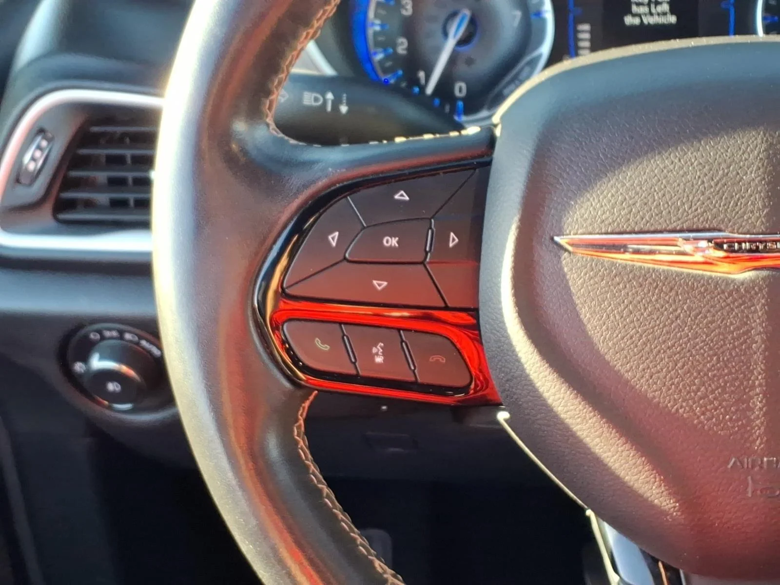 Used 2020 Granite Crystal Metallic Clearcoat Chrysler Launch Edition image 18
