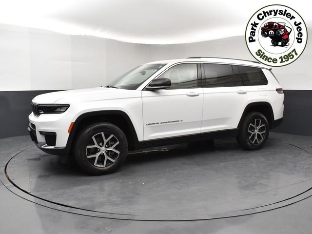 Used 2023 White/off-white Jeep Limited image 3