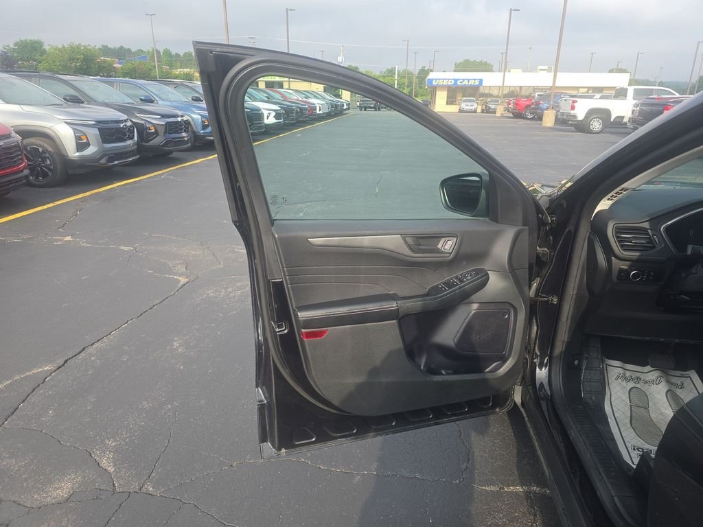 Used 2023 Black Metallic Ford Active image 17