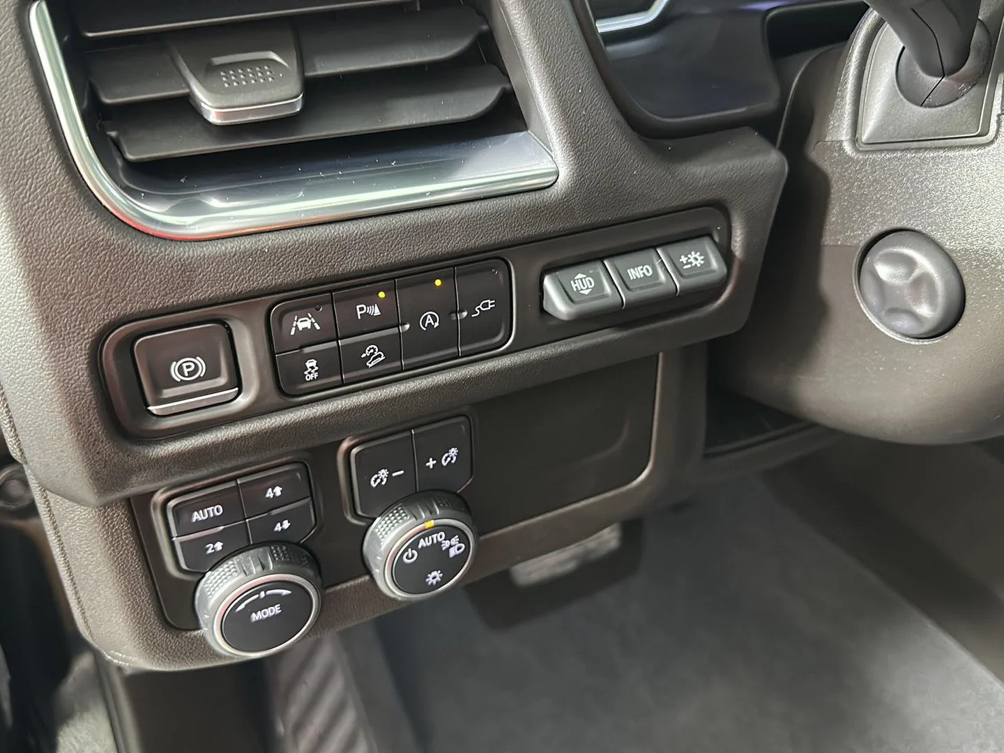 Used 2021 Black Chevrolet Premier image 17