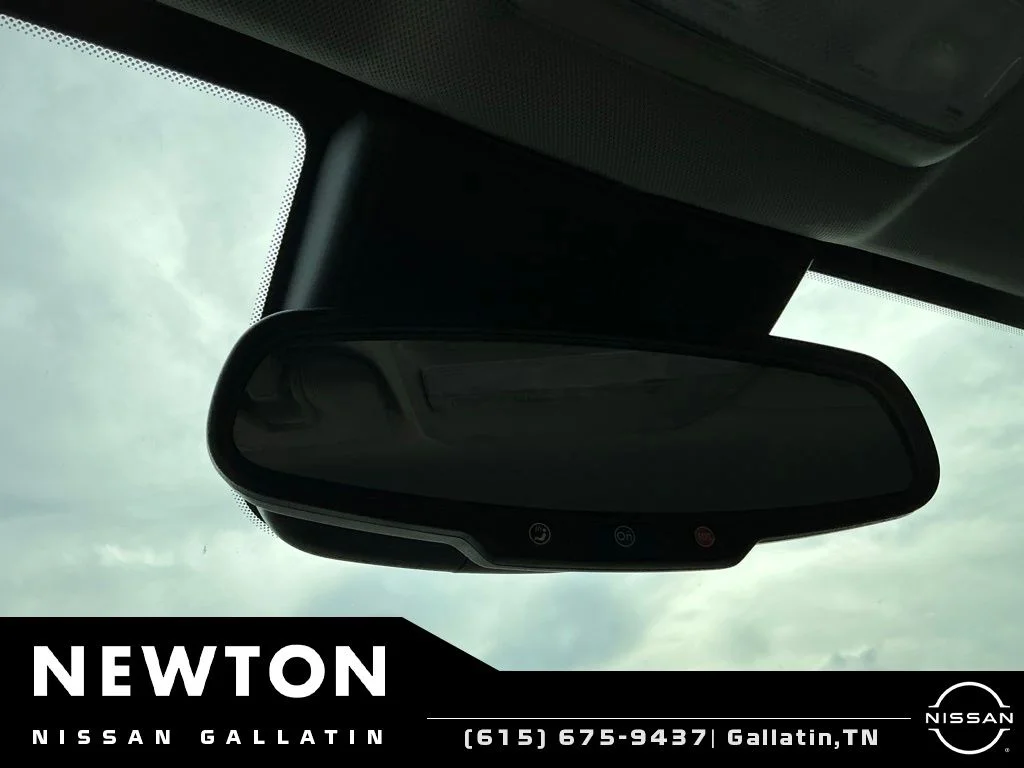 Used 2018 Summit White Chevrolet LT image 16